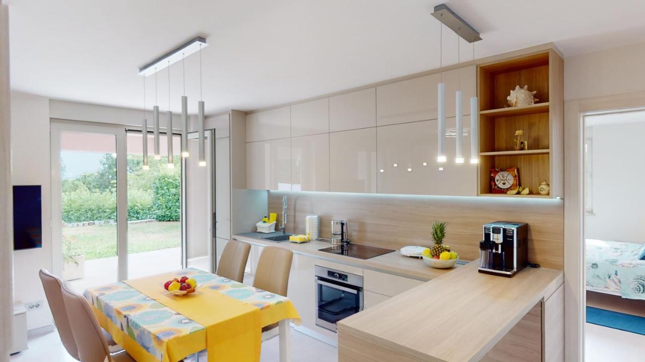 Design Apartment Emerald Viskovo Bagian luar foto