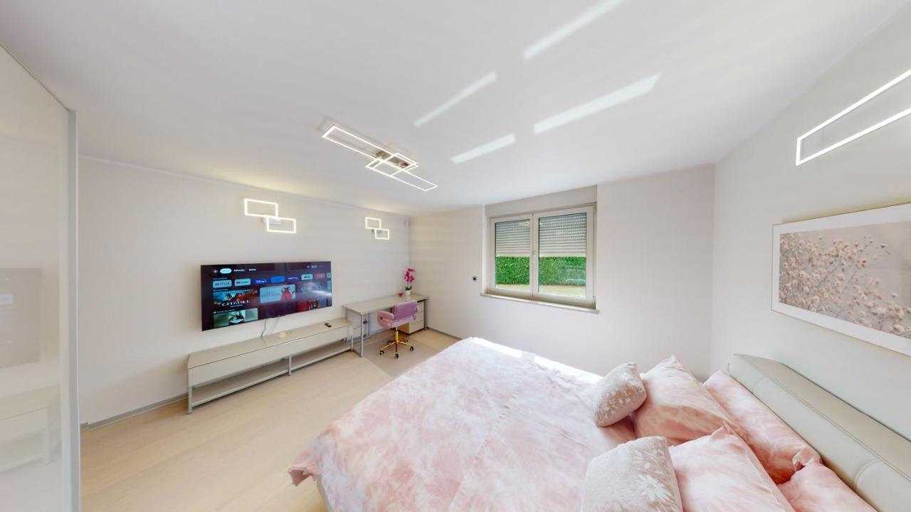 Design Apartment Emerald Viskovo Bagian luar foto